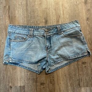 Hint, jean shorts!!